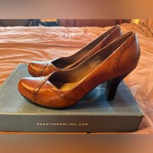Kenneth Cole Reaction Water Works Leather Pumps Heels.